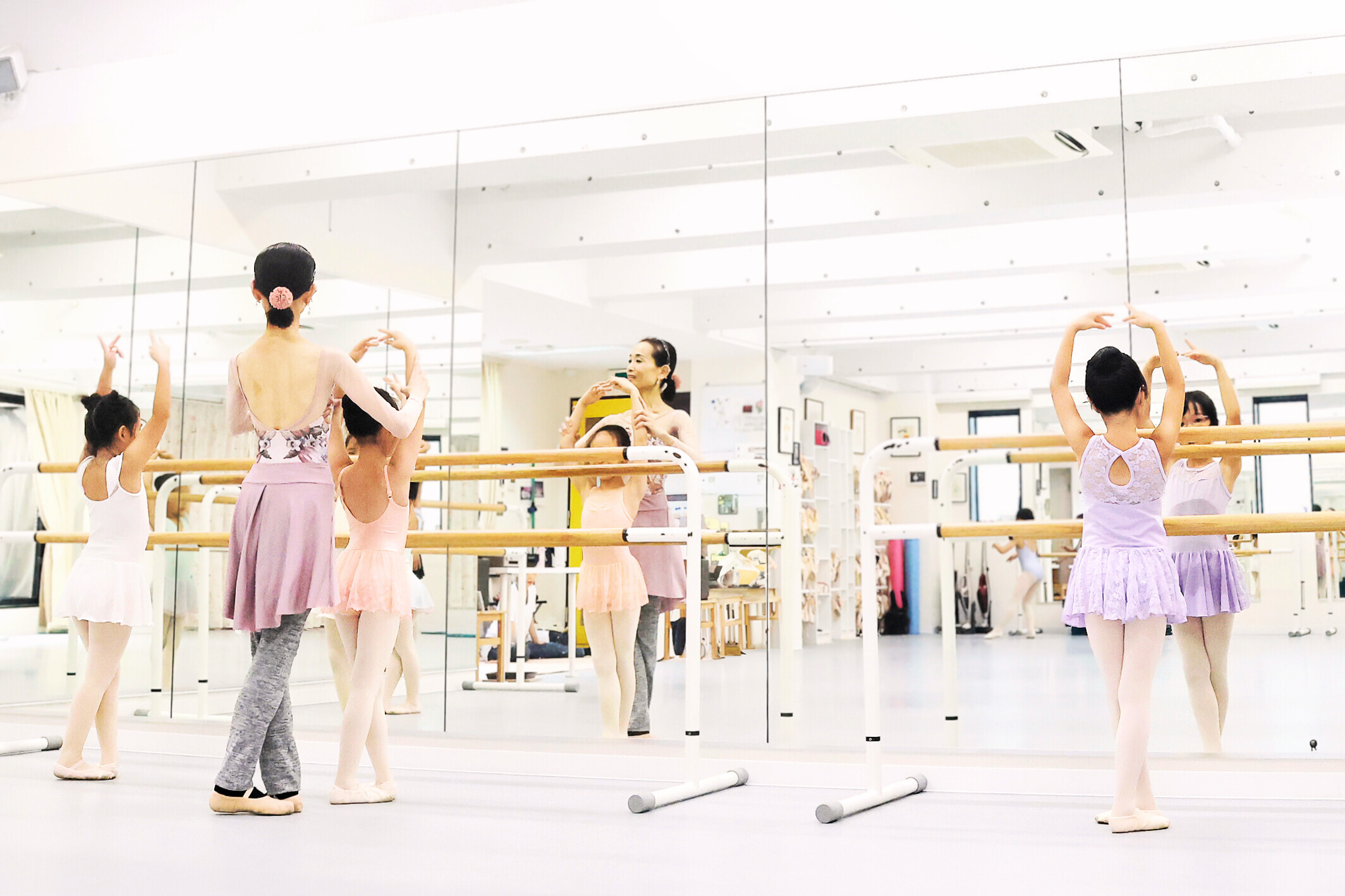 ASAMI KUSHIKATA ballet studio